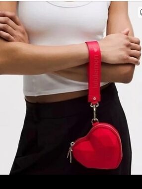 Nwt LULULEMON ATHLETICA heart Wristlet 3D Oxford Red